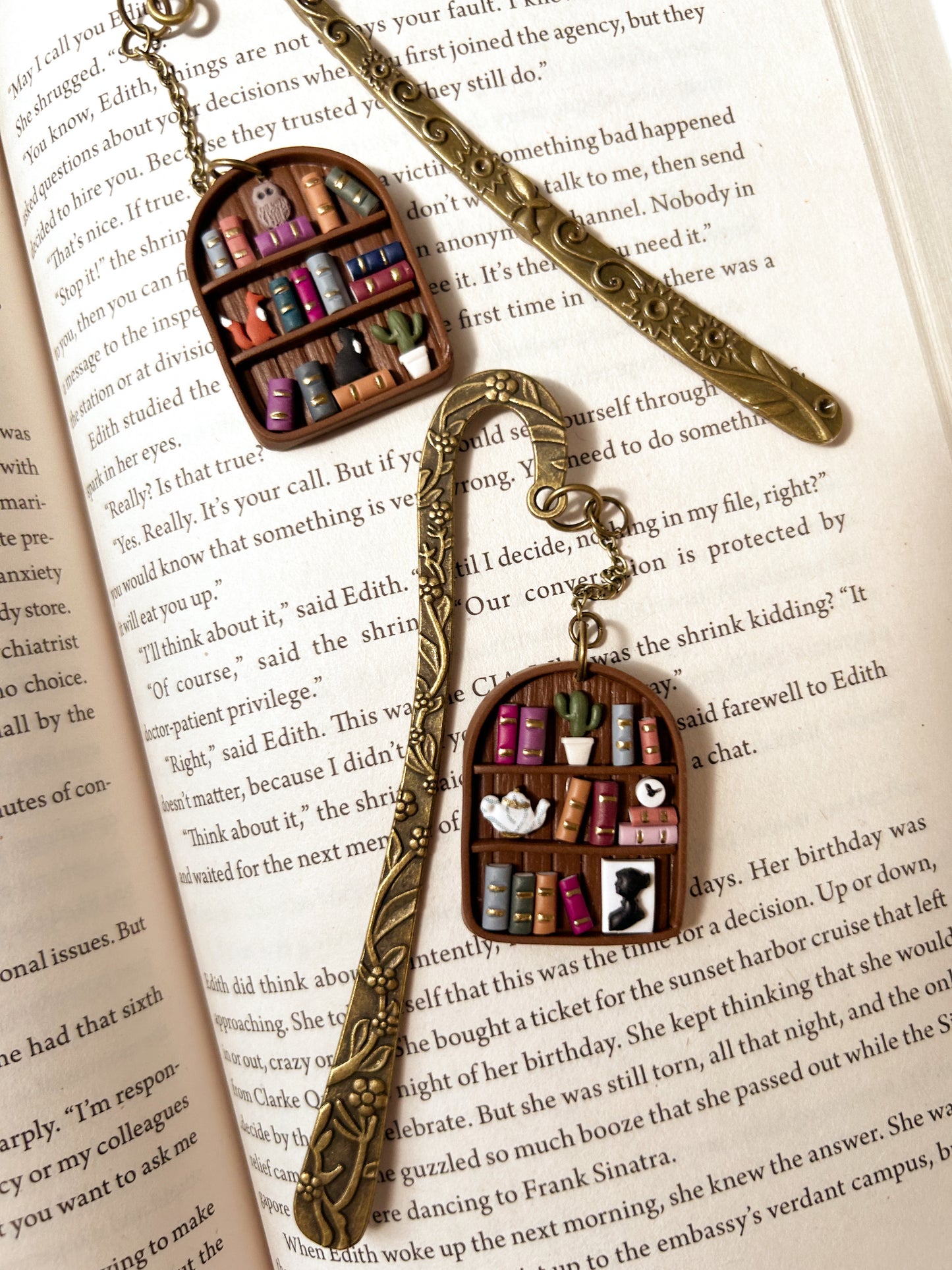 Bookshelf Bookmark