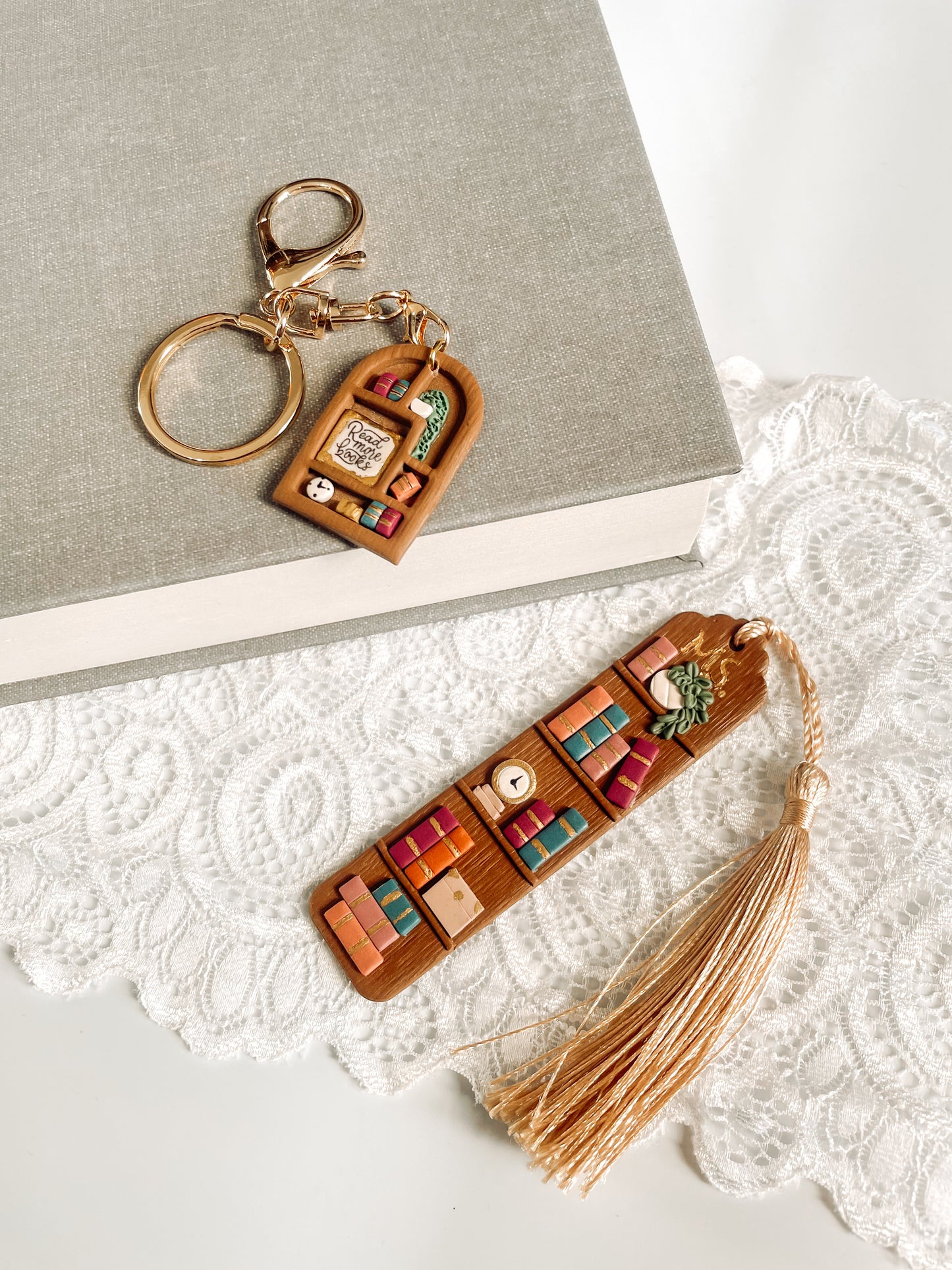 Bookshelf keychain