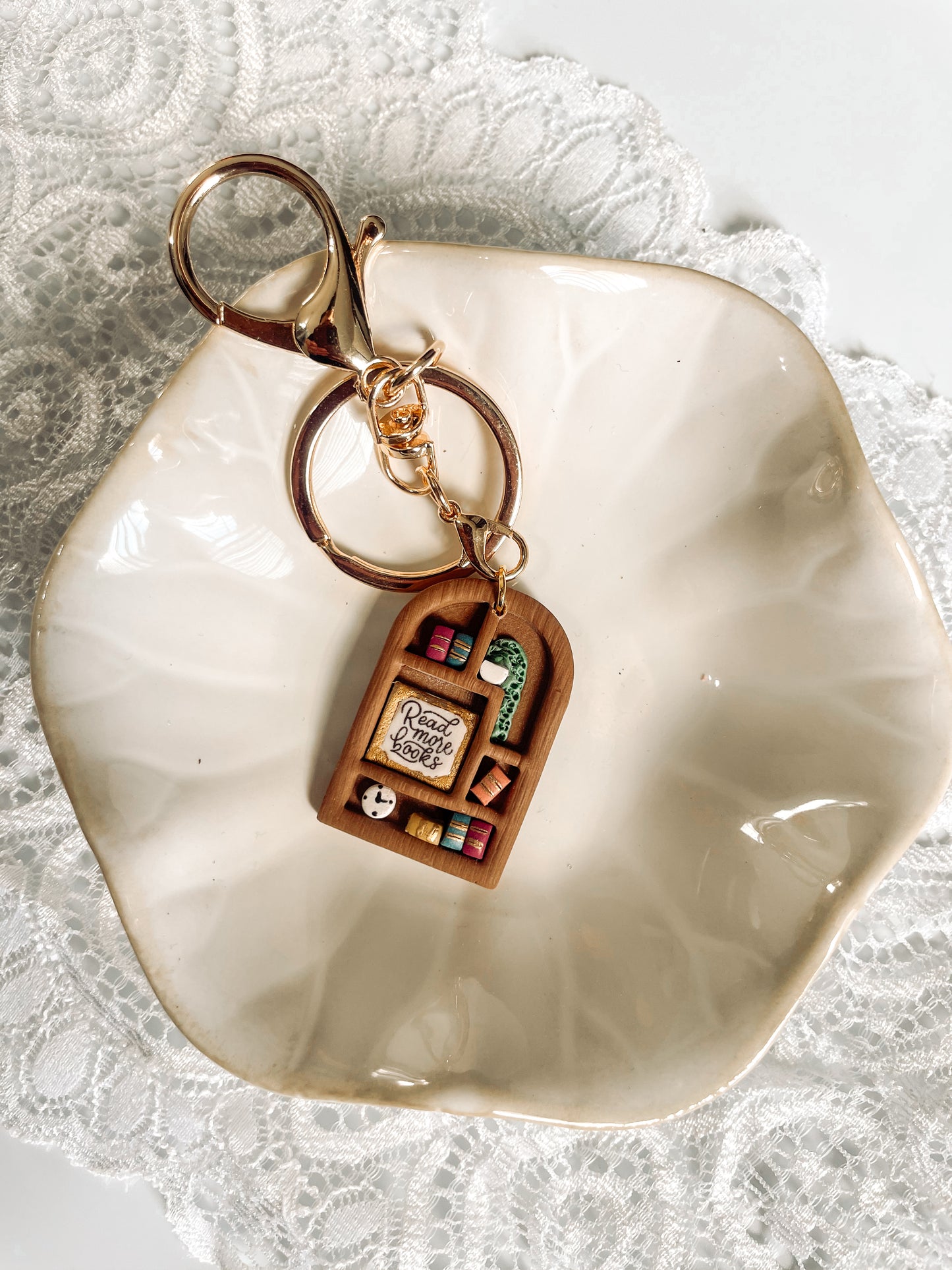 Bookshelf keychain