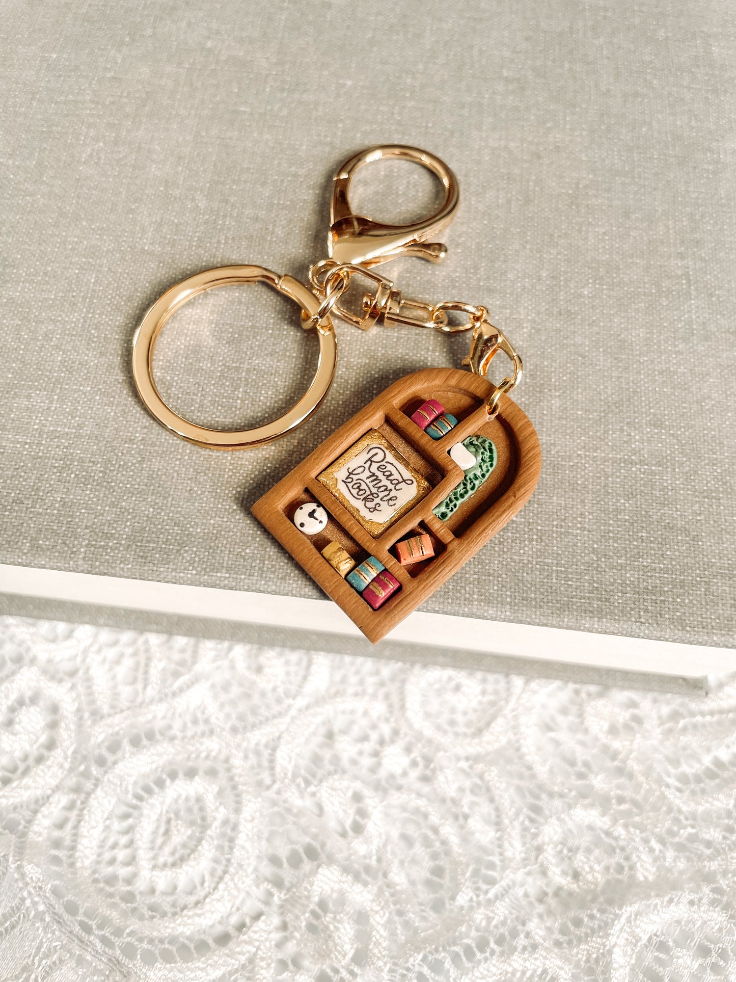 Bookshelf keychain